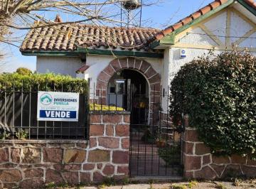 Casa · 200m² · 5 Ambientes · Chalet en Venta en Barrio Marimon de Cosquin