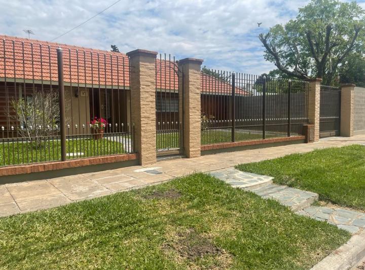 Casa · 165m² · 5 Ambientes · 1 Cochera