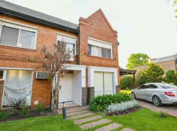 Casa · 330m² · 5 Ambientes · 4 Cocheras · Casa en Fisherton