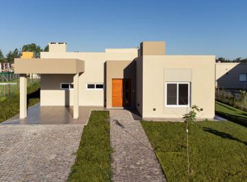 Casa · 129m² · 4 Ambientes · 1 Cochera · Casa 4 Ambientes en Venta San Felipe Canning
