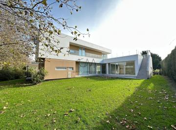 Casa · 290m² · 5 Ambientes · 2 Cocheras · Casa en Venta 5 Ambientes Rumenco