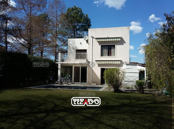Casa · 182m² · 4 Ambientes · 1 Cochera
