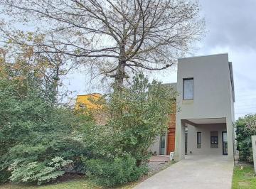 Casa · 144m² · 4 Ambientes · 2 Cocheras · Casa en Venta en Country Maschwitz Club