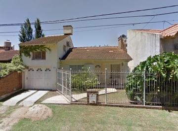 Casa · 150m² · 4 Ambientes · 1 Cochera · Casa a La Venta en Lujan Calle Santa Ana 2230