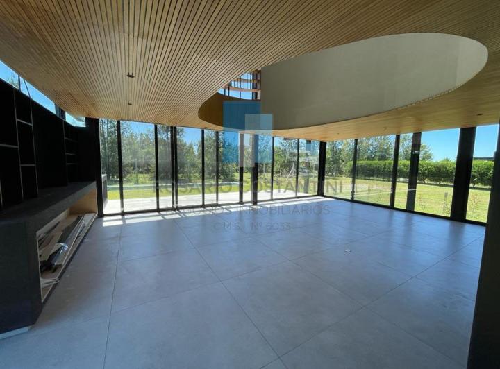 Casa · 320m² · 4 Ambientes