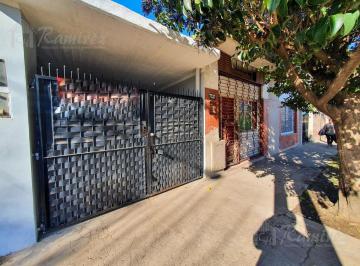Casa · 110m² · 5 Ambientes · 2 Cocheras · Casa 3 Ambientes y Departamento en Venta - Moreno