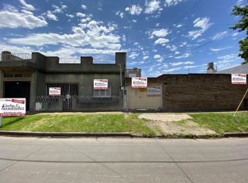 Terreno · 200m² · 8 Ambientes · 1 Cochera · 2 Casas Construidas con 400 m² en Zona Industrial