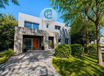 Casa · 273m² · 5 Ambientes · 2 Cocheras · Casa en Venta/alquiler Barrio Cerrado La Cesarina