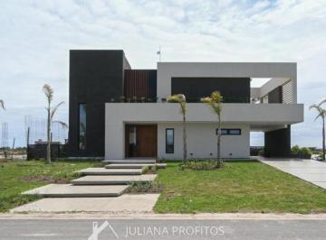 Casa · 250m² · 4 Ambientes · 2 Cocheras · Excelente Casa 4 de Ambientes en Puerto Nizuc