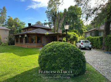 Casa · 210m² · 5 Ambientes · 3 Cocheras · Casa en Venta La Tradición Lote Central Fondo Verde