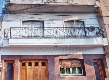 PH de 3 ambientes, Avellaneda · Dto T/casa 3 Amb Al Fte C/balcón y Terraza
