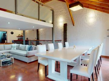 Casa · 190m² · 3 Ambientes · 3 Cocheras · Venta Amplia Casa 3 Ambientes en Avellaneda
