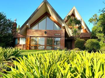 Foto1 · Excelente Casa en Venta de 5 Dorm. en Lugano, Punta del Este.