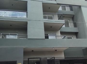 Departamento de 2 ambientes, Tres de Febrero · Depto 2 Amb 45 m² C/balcon // Caseros Centro // Impecable