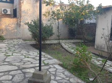 Casa · 140m² · 3 Ambientes · 1 Cochera · Casa con Local Sobre Bynnon a m de La Estacion!