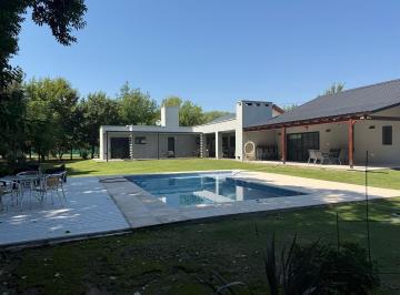 Casa · 315m² · 4 Ambientes · 3 Cocheras · Casa en Venta 3 Dorm. Gran Quincho