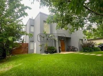 Casa · 166m² · 4 Ambientes · 1 Cochera · Casa en Venta en La Comarca