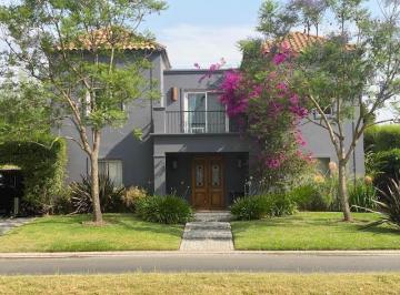 Casa · 320m² · 5 Ambientes · 2 Cocheras · Casa en Venta en Santa Barbara, Tigre, G. B. a. Zona Norte