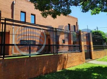 Casa · 910m² · 5 Dormitorios · Casa en Venta Z/av. Chacabuco y Av Lavalle