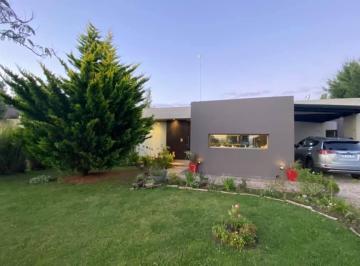 Casa · 166m² · 3 Ambientes · Hermosa Propiedad Moderna Dentro del Barrio "Posada de Los Lagos"