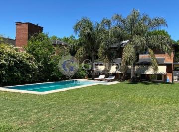 Casa · 238m² · 7 Ambientes · 2 Cocheras · Casa en Venta en Santa María de Los Olivos, Malvinas Argentinas