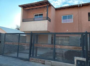 Casa · 128m² · 5 Ambientes · 1 Cochera · Casa en Loteo Manso, Plottier.