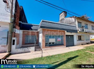 Casa · 400m² · 3 Dormitorios · 2 Cocheras · Casa en Alquiler - Corrientes Cap. - Av Armenia 4080