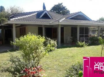 Quinta vacacional · 180m² · 5 Ambientes · 2 Cocheras · Casa Quinta con Pileta de 5 Ambientes y Otra Prop Atras de 2