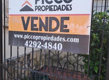 Casa · 80m² · 4 Ambientes · 1 Cochera · Casa a m de Hipolito Yrigoyen con Pileta y Fdo!
