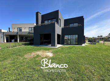 Casa · 266m² · 4 Ambientes · 1 Cochera · Casa en Venta en Canal, Villanueva, Tigre