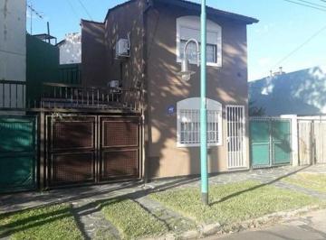 Casa · 75m² · 3 Ambientes · 1 Cochera · Excelente Casa/duplex en Carapachay