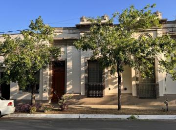 Casa · 675m² · 6 Ambientes · 4 Cocheras · Casa Antigua en Venta San José