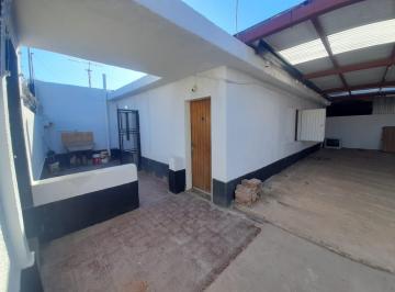 Casa · 52m² · 4 Ambientes · 1 Cochera · Casa en Venta General Roca B° Bagliani