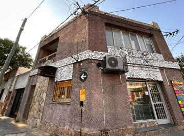 Casa · 207m² · 6 Ambientes · 1 Cochera · Liniers 1200, Dos Casas y un Local en Venta, en Conjunto.