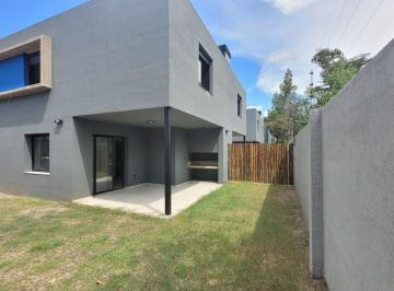 Casa · 154m² · 5 Ambientes · 2 Cocheras · Duplex en Venta, 3 Dorm., Cochera, en Housing Premium con Seguridad
