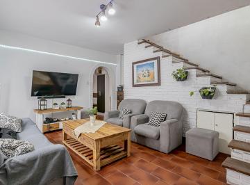 Casa · 79m² · 4 Ambientes · Venta PH Triplex4amb C/terrazayparri Caseros Permu