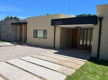 Casa de 5 ambientes, Costa Esmeralda · Deportiva I Al 200 - Ref: 306