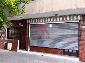 Casa · 145m² · 2 Ambientes · 1 Cochera · Gv - Casa con Amplio Local en Venta!