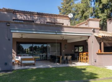 Casa · 330m² · 8 Ambientes · 4 Cocheras · Casa en Alquiler Aldea Lago