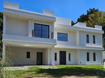 DEI-DEI-1033_2 · Casa en Venta 3 Dorm. con Pileta en Pinamar Zona Norte Playa