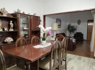 Casa · 150m² · 5 Ambientes · 1 Cochera · Venta Casa 5 Amb Cochera Terraza Valentin Alsina Lanus