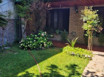 Casa · 260m² · 4 Ambientes · 2 Cocheras · Venta de Casa Castelar