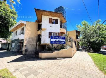 Casa · 149m² · 4 Ambientes · 1 Cochera · Venta Casa de 2 Dorm. en Banfield Oeste