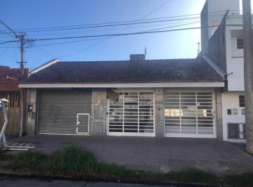 Local comercial · 227m² · 4 Ambientes · 1 Cochera · Local con Vivienda