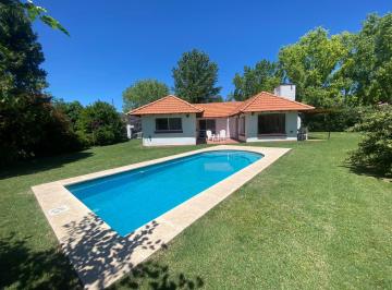Casa de 5 ambientes, Cañuelas · Casa con Pileta 3 Dorm. La Martona