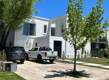Casa · 400m² · 9 Ambientes · 2 Cocheras · Casa en Venta en Barbarita, General Pacheco, Tigre