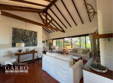 Casa · 200m² · 6 Ambientes · 1 Cochera · Casa en Alquiler a Dos Cuadras del Mar