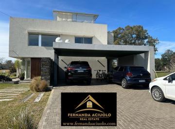 Casa · 375m² · 6 Ambientes · 2 Cocheras · Hermosa Casa en El Country Venado 1 con Vista Al Golf