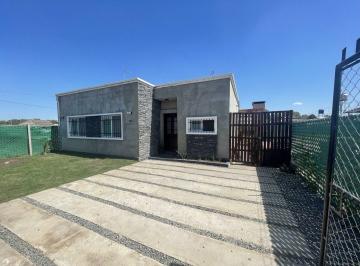 Casa · 86m² · 4 Ambientes · 1 Cochera · Excelente Propiedad en La Garita.