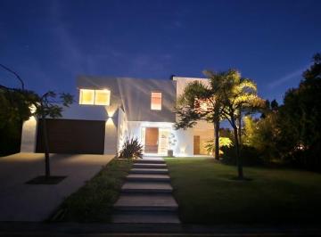 Casa de 8 ambientes, Tigre · Alquiler Anual. Sin Muebles. La Mejor Vista a La Cancha de Golf.. Opcion Venta